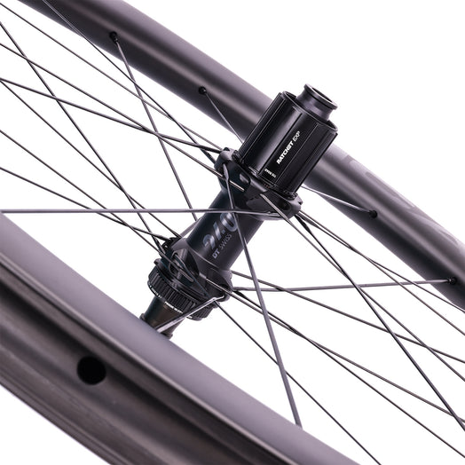 ICAN 700C G25 SL gravel wheels with DT Swiss hubs